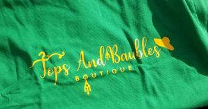 TOPS AND BAUBLES BOUTIQUE LOGO T SHIRT - KELLY GREEN - MEDIUM